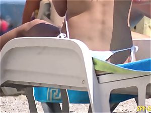 bare-breasted Amateurs voyeur Beach - Candid bathing suit Close Up